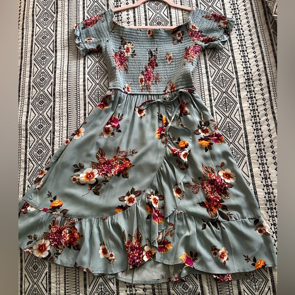 NWOT- Off the shoulder Flowered Dress - Picture 1 of 11